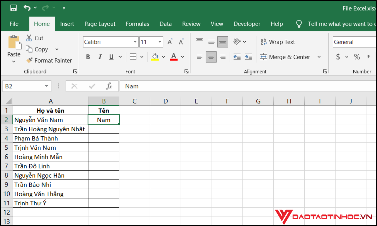 Cách tách tên trong Excel bằng Flash Fill bước 1